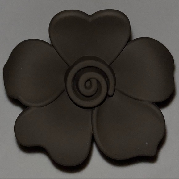 Satin Jumbo Scrunchie Cute Flower Embossed Hair Clip, Hair Accessory Set NWOT - Picture 8 of 9